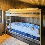 4 Bedroom Stunning In בית נופש Eggedal