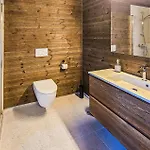 בית נופש 4 Bedroom Stunning In