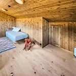 4 Bedroom Stunning In בית נופש Eggedal